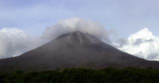 Costa Rica&rsquo;s Volc&aacute;n Arenal, an active volcano.